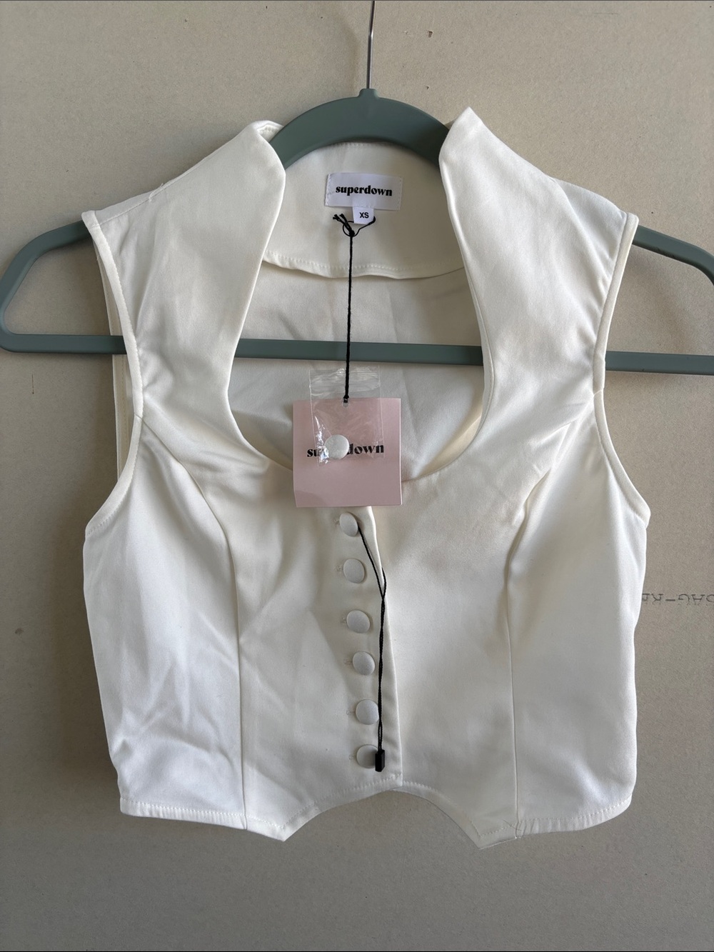 superdown Cream Sculpted Collar Button Crop Top